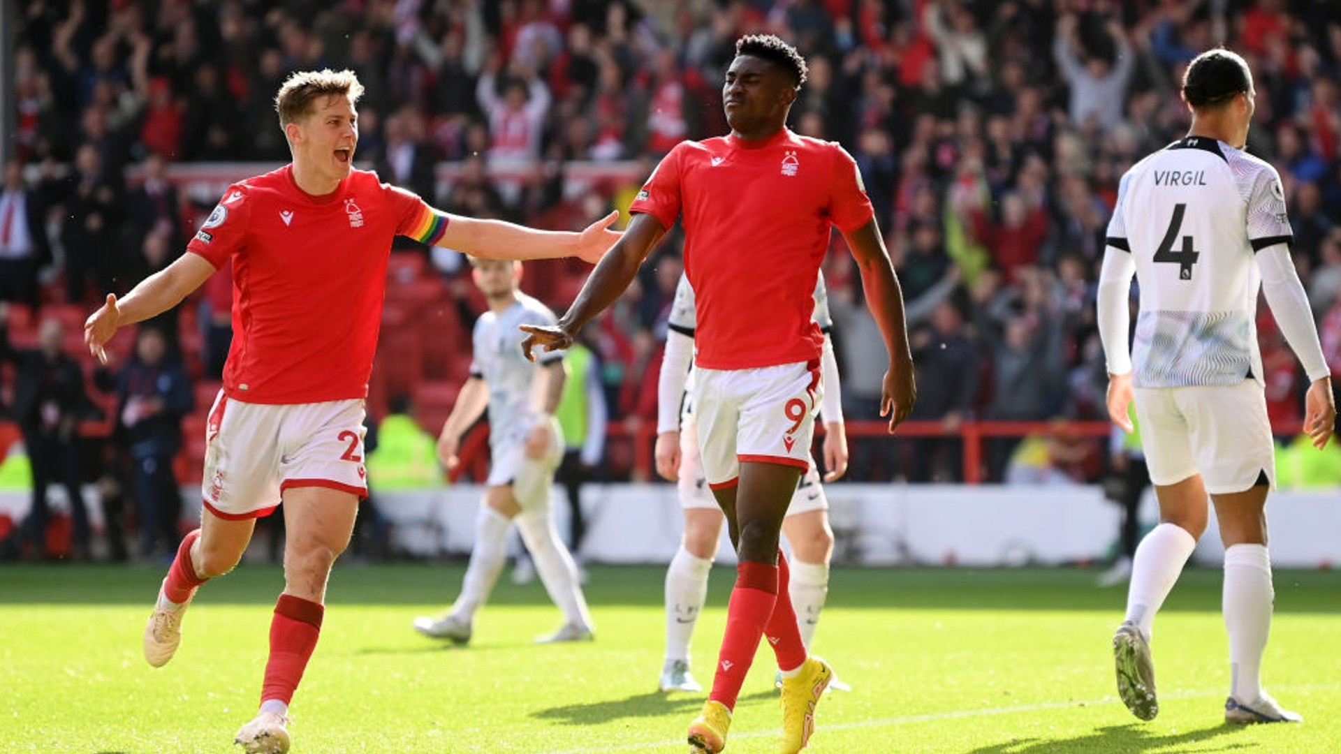 高舞台的人 高舞台的人